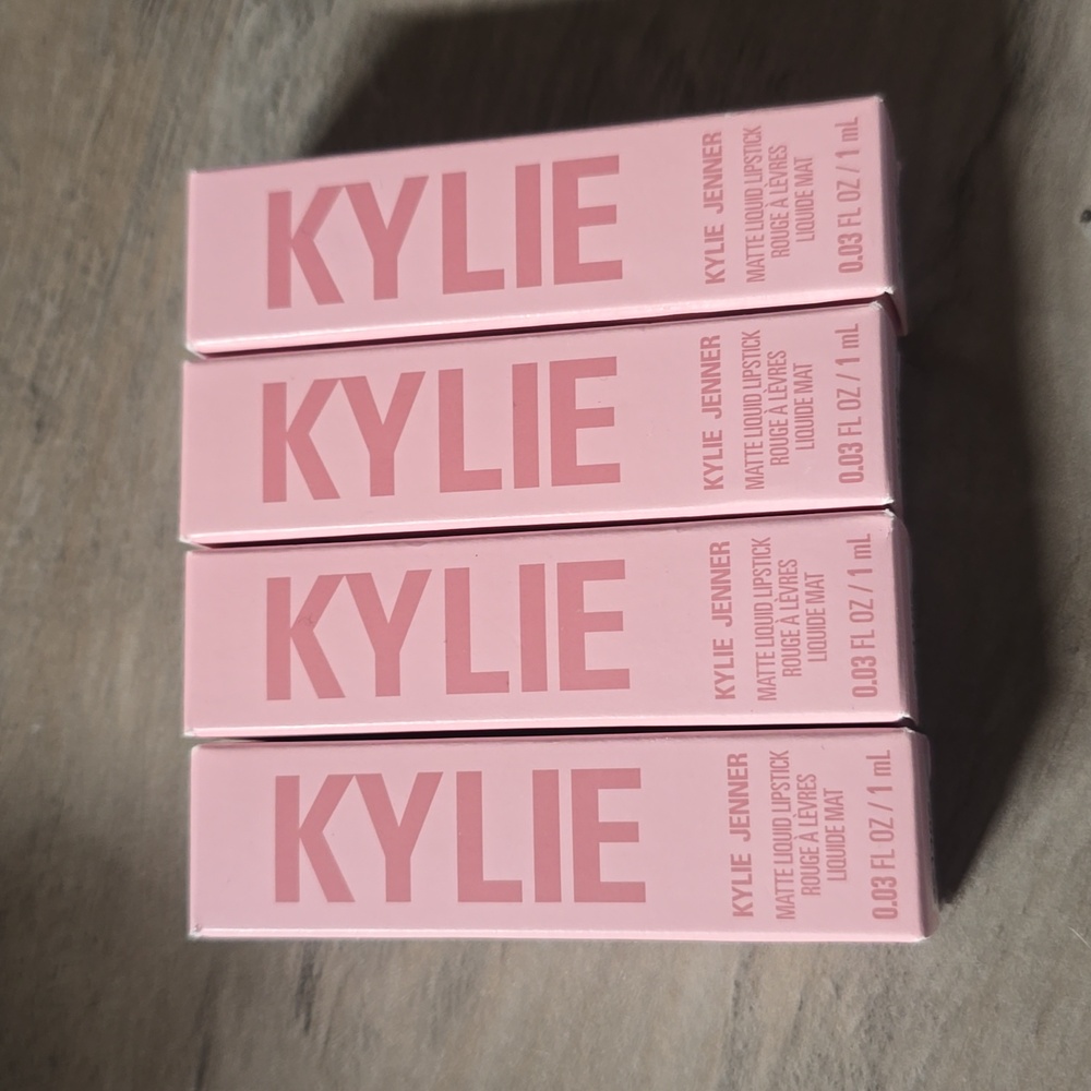 Kylie Jenner Matte Liquid Lipstick Set